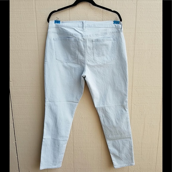 ☀️HOST PICK☀️ NWOT Pinstripe Rockstar Jeans - Picture 3 of 5